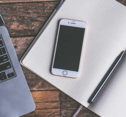 jak zgrać zdjęcia z iphone na komputer